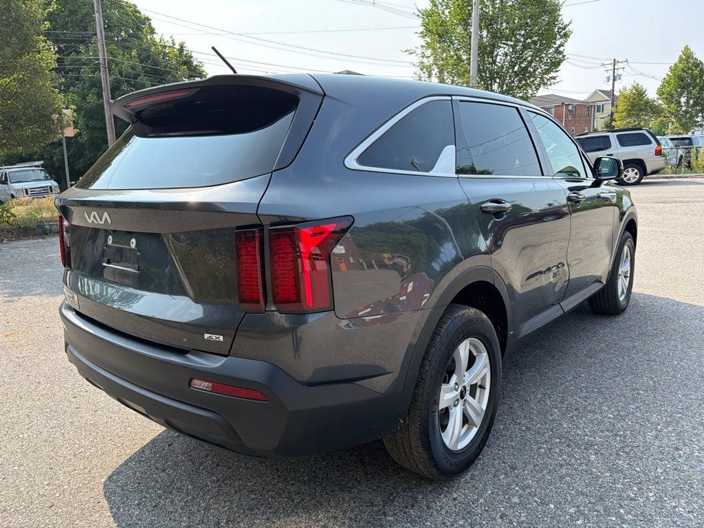 Certified 2023 Kia Sorento LX AWD/4WD image 4