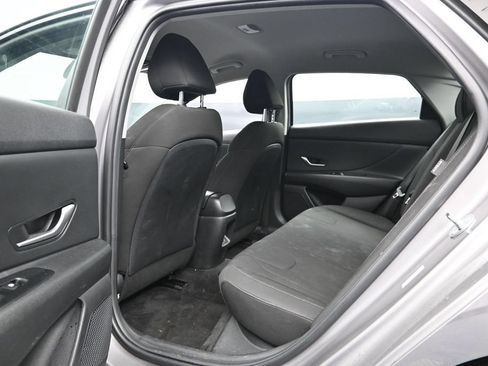 Used 2024 Hyundai Elantra SEL FWD image 15