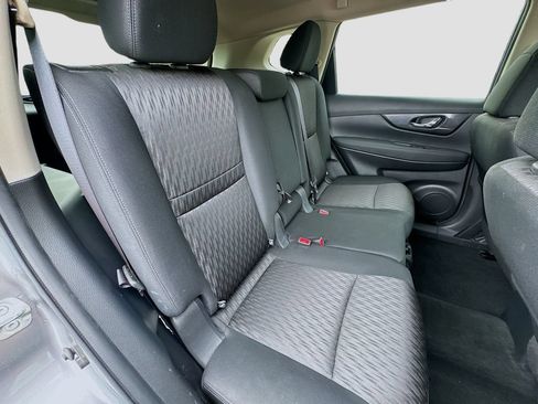 Used 2018 Nissan Rogue SV FWD image 32