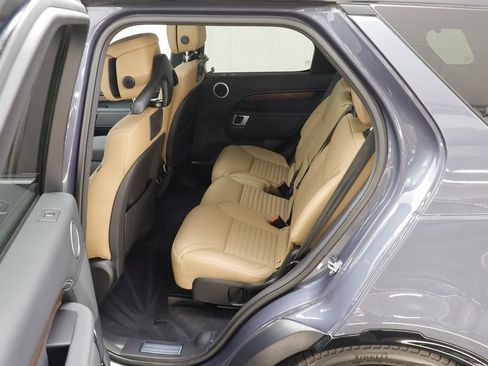 Used 2024 Land Rover Discovery Dynamic SE image 16