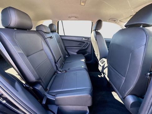Used 2020 Volkswagen Tiguan SE image 34