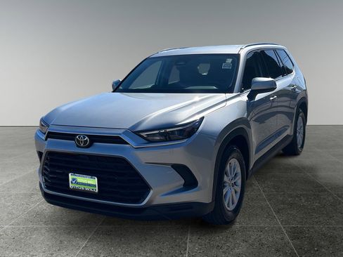 Used 2025 Toyota Grand Highlander AWD image 3