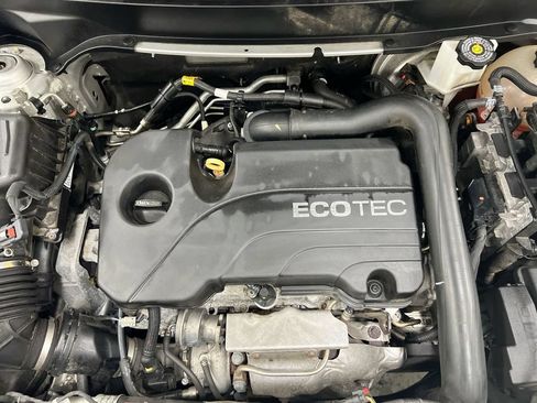 Used 2021 Chevrolet Equinox LT FWD image 24