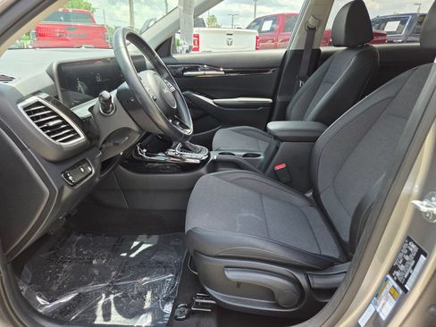 Used 2025 Kia Seltos S FWD image 27