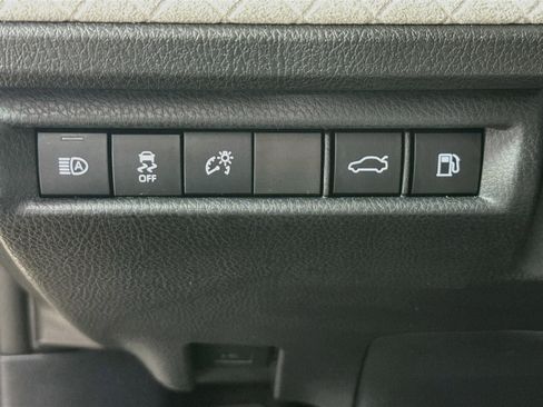 Used 2025 Toyota Camry XLE FWD image 9