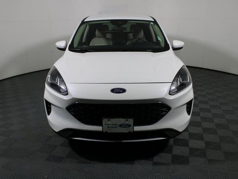 Certified 2020 Ford Escape SE image 3