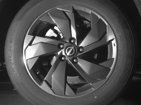 Used 2025 Nissan Rogue SV FWD image 15