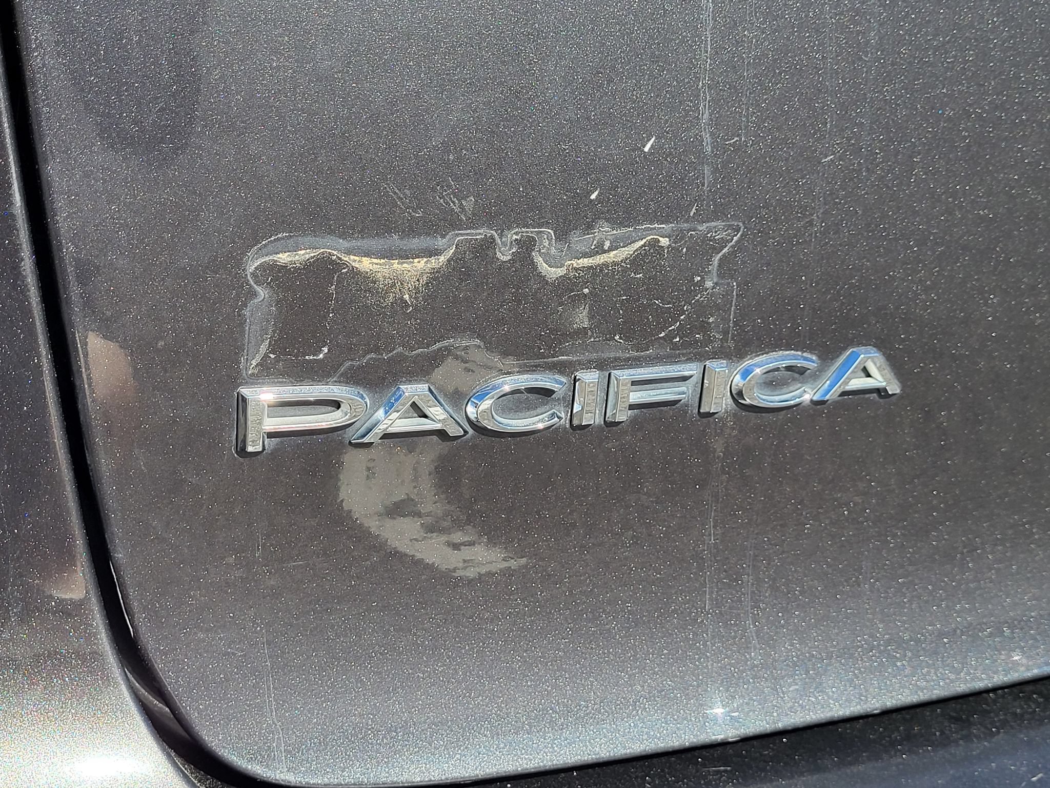 Used 2017 Chrysler Pacifica Limited w/ Tire & Wheel Group FWD image 8