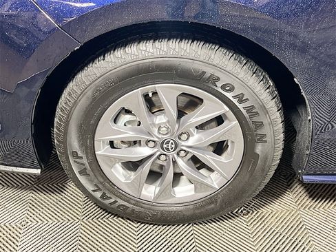 Certified 2024 Toyota Sienna XLE image 28