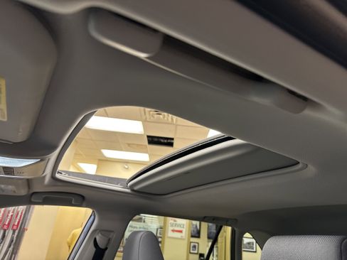 Used 2022 Toyota RAV4 XLE w/ Convenience Package image 6