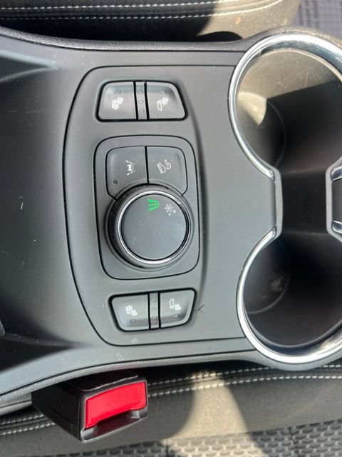 Used 2023 GMC Terrain SLE w/ Driver Convenience Package FWD image 28