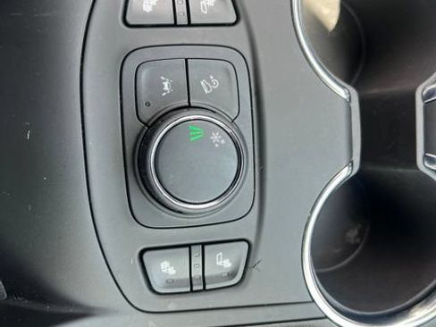 Used 2023 GMC Terrain SLE w/ Driver Convenience Package FWD image 28