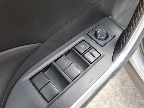 Used 2021 Toyota RAV4 LE image 14