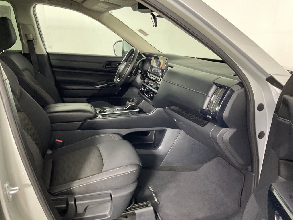 Used 2025 Nissan Pathfinder SV AWD/4WD image 26