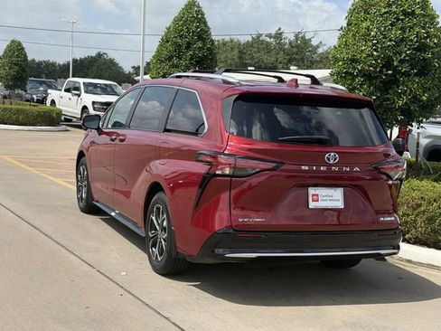 Certified 2025 Toyota Sienna Platinum AWD/4WD image 5