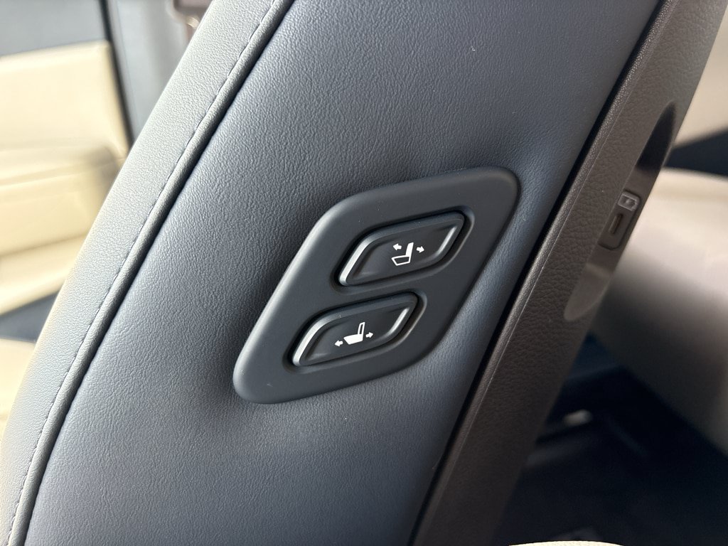 Used 2026 Kia Carnival EX FWD image 33