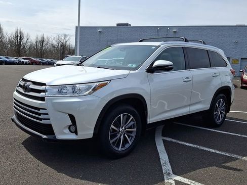 Used 2019 Toyota Highlander XLE image 3