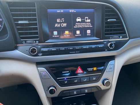 Used 2017 Hyundai Elantra SE FWD image 16