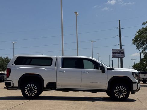 Used 2024 GMC Sierra 2500 Denali Ultimate AWD/4WD image 3