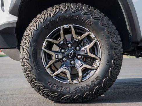 Certified 2024 Chevrolet Colorado ZR2 w/ ZR2 Convenience Package III AWD/4WD image 12