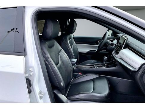 Used 2025 Jeep Compass Limited w/ Sun & Sound Group AWD/4WD image 9