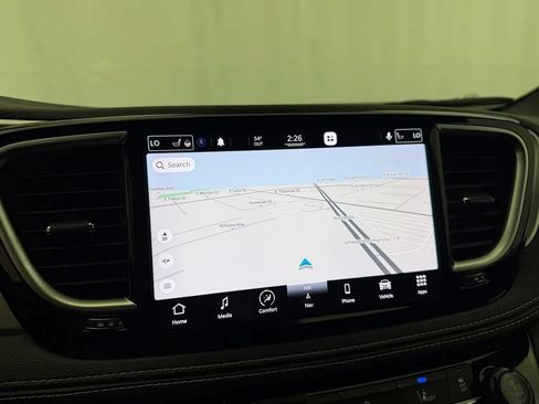 Used 2021 Chrysler Pacifica Limited w/ Uconnect Theater Family Group FWD image 20