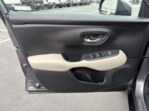 Used 2024 Honda HR-V EX-L image 11