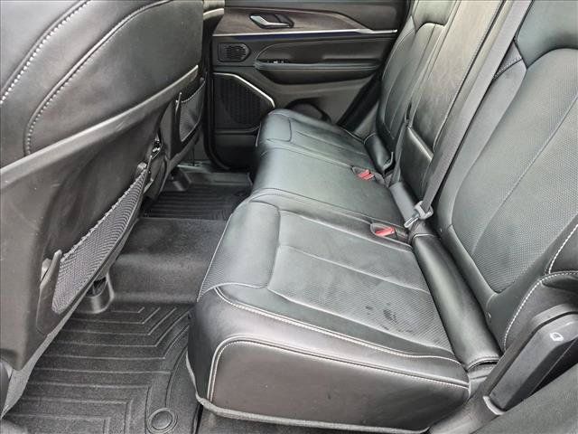 Used 2023 Jeep Grand Cherokee Overland AWD/4WD image 20