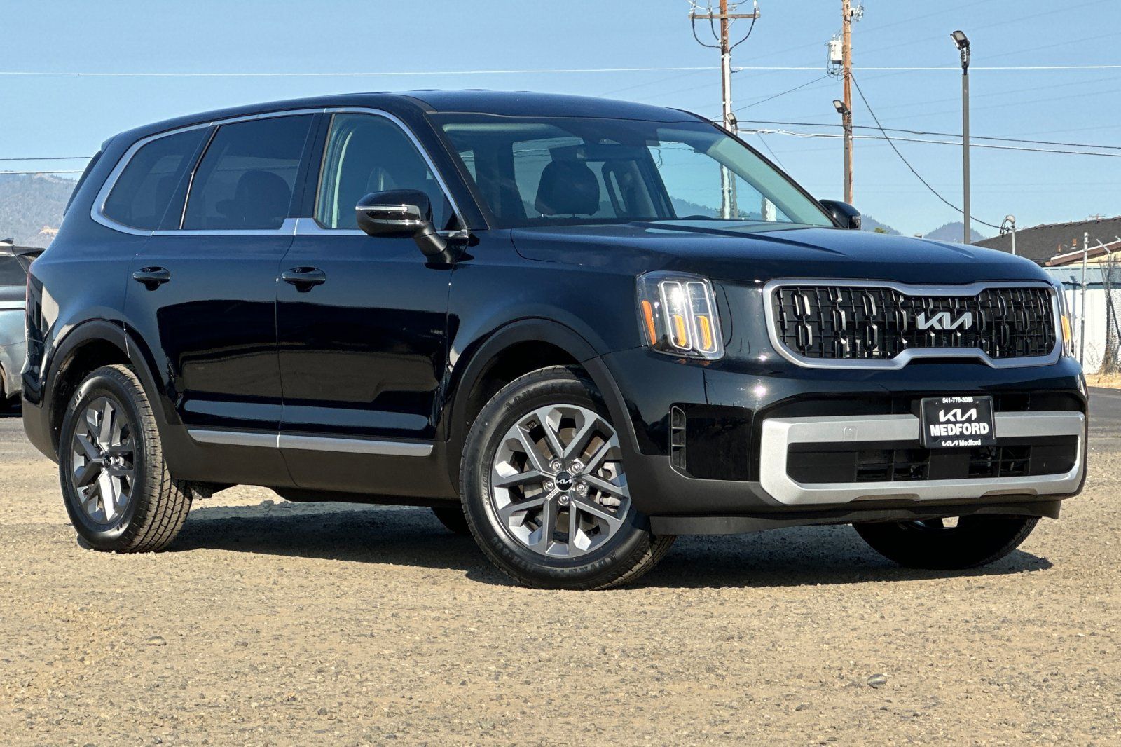 Used 2024 Kia Telluride LX FWD image 2