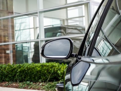 Used 2022 Genesis G70 2.0T image 15