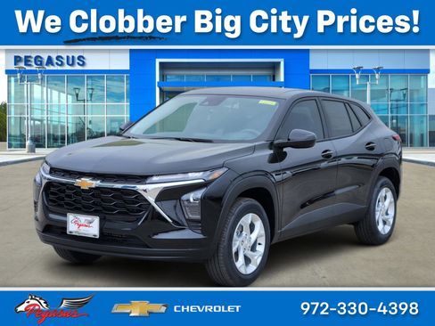 New 2026 Chevrolet Trax LS w/ LS Convenience Package image 2