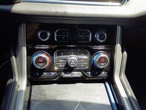 Used 2021 GMC Yukon XL Denali AWD/4WD image 26