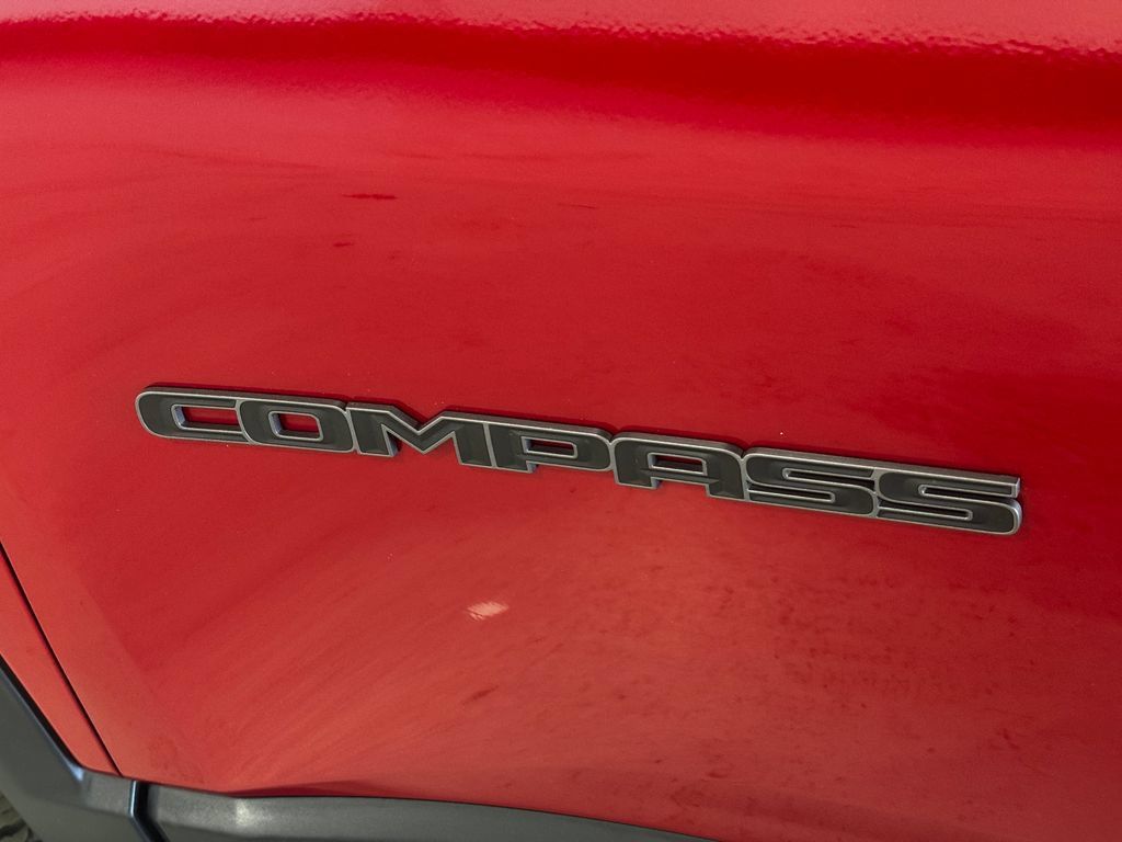 Used 2025 Jeep Compass Trailhawk AWD/4WD image 32
