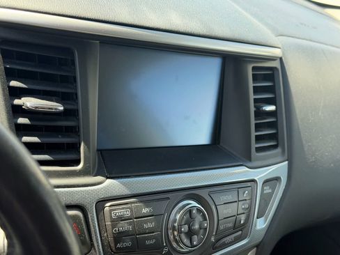 Used 2020 Nissan Pathfinder SL image 12