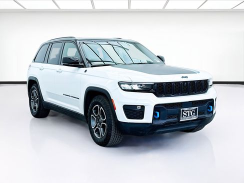 Used 2022 Jeep Grand Cherokee Trailhawk image 3