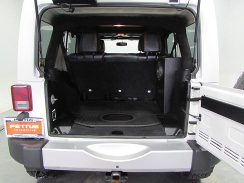 Used 2015 Jeep Wrangler Unlimited Sahara w/ Max Tow Package image 11