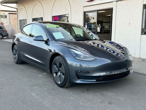 Used 2023 Tesla Model 3 Standard Range RWD image 1