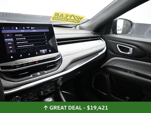 Used 2024 Jeep Compass Latitude image 23