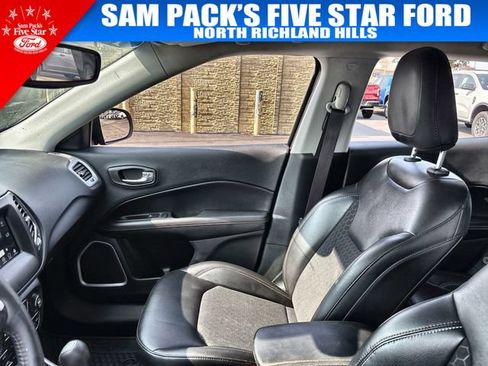 Used 2019 Jeep Compass Latitude w/ Cold Weather Group FWD image 13
