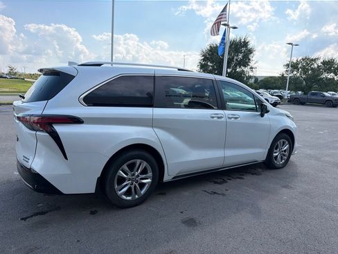 Used 2022 Toyota Sienna Limited AWD/4WD image 9