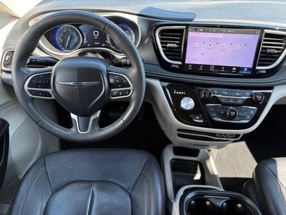 Used 2022 Chrysler Pacifica Touring-L