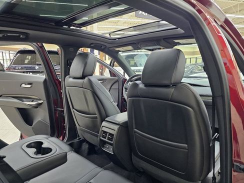 Used 2019 Cadillac XT4 Sport w/ Cold Weather Package FWD image 24