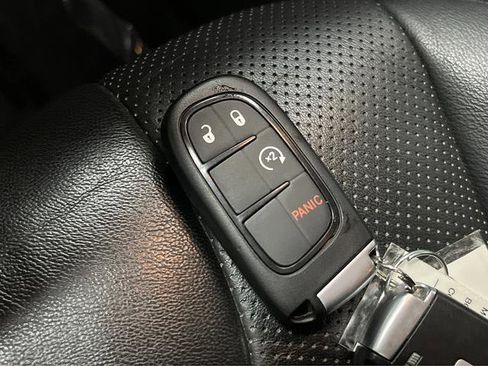 Used 2020 Jeep Cherokee Latitude Lux w/ Quick Order Package 26H Lux image 24