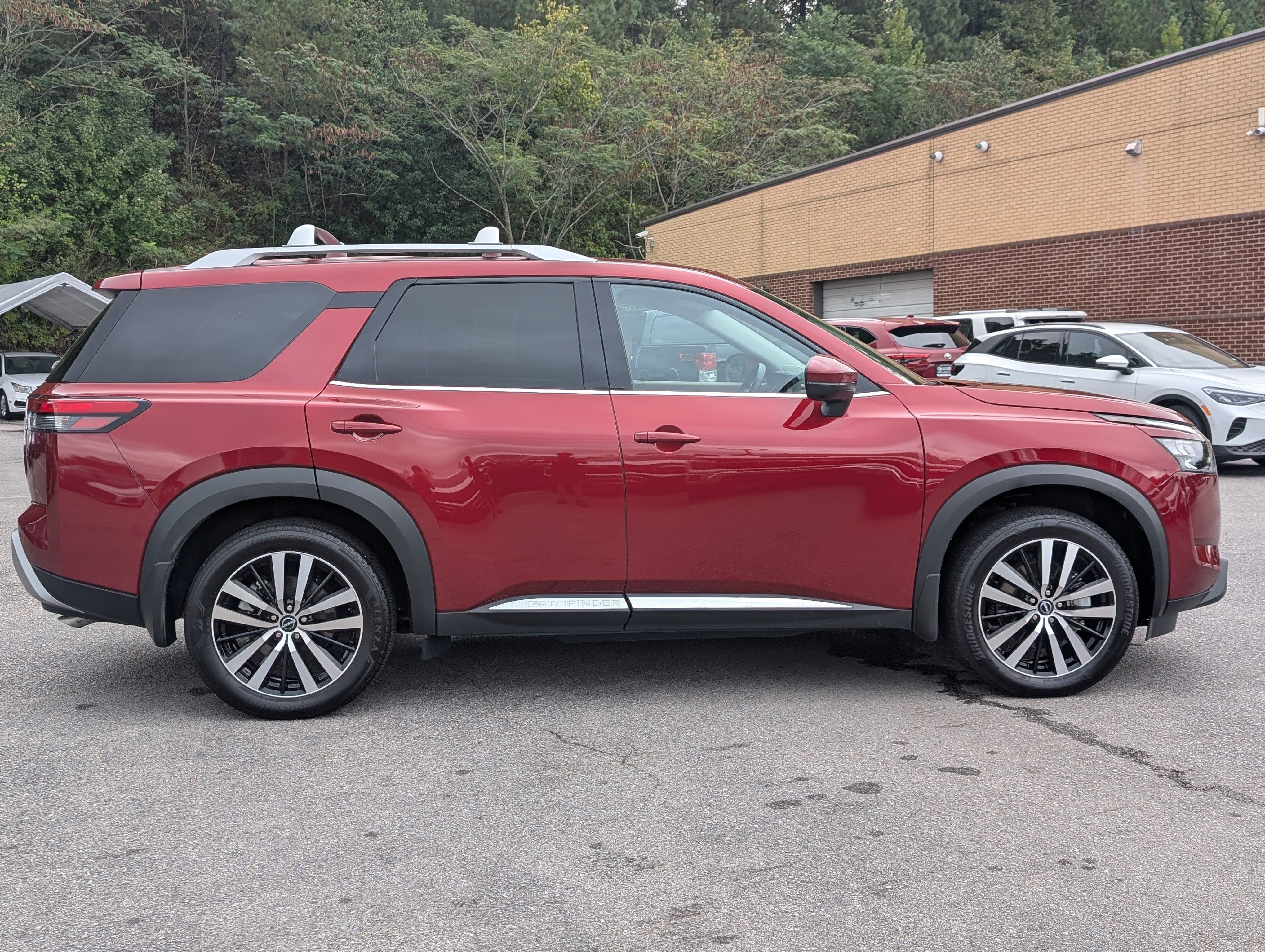 Used 2025 Nissan Pathfinder Platinum w/ Cargo Package FWD image 10