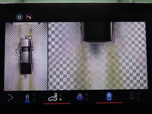 Used 2025 GMC Canyon AT4 w/ Technology Plus Package image 16