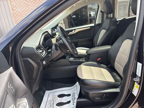 Certified 2021 Ford Escape Titanium w/ Titanium Elite Package AWD/4WD image 3