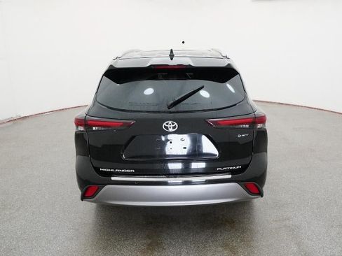New 2026 Toyota Highlander Platinum AWD/4WD image 7