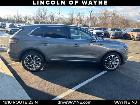 Certified 2022 Lincoln Nautilus Reserve image 9