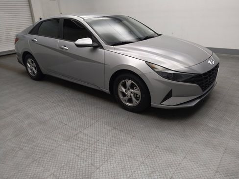 Used 2022 Hyundai Elantra SE FWD image 11