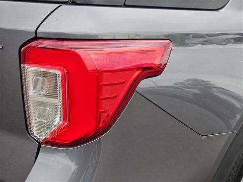 Used 2021 Ford Explorer XLT RWD image 6